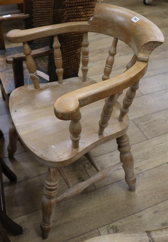 An oak smokers bow chair
